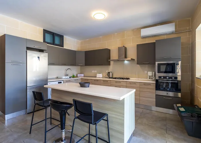 Si-Ku Holiday Home With Private Pool And Hot Tub
